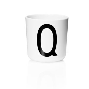 Melamine beker met letter Q van Design Letters