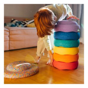 stapelstein rainbow set met confetti balance boardn sfeer