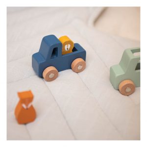trixie wooden animal car set sfeer2