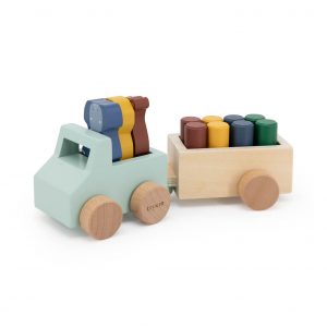 trixie wooden car with trailer packshot
