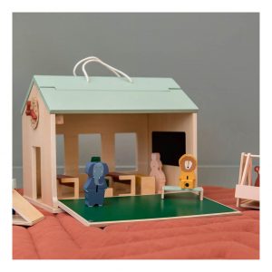 trixie wooden school with accessories